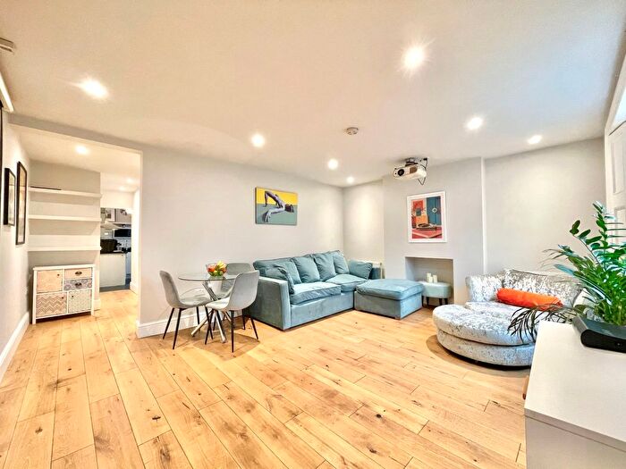 1 Bedroom Flat For Sale In Basement Flat, London, W6