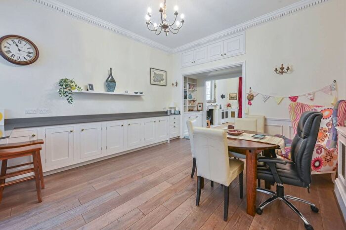 3 Bedroom Flat For Sale In St Georges Square, Pimlico, London, SW1V
