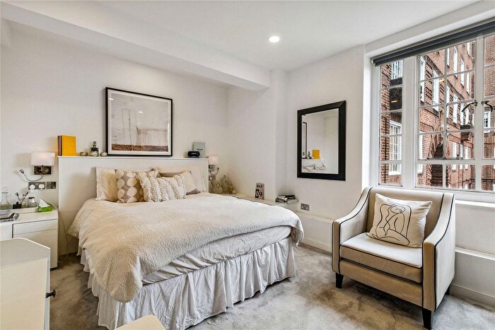 2 Bedroom Flat For Sale In Swan Court, Chelsea Manor Street, London, SW3