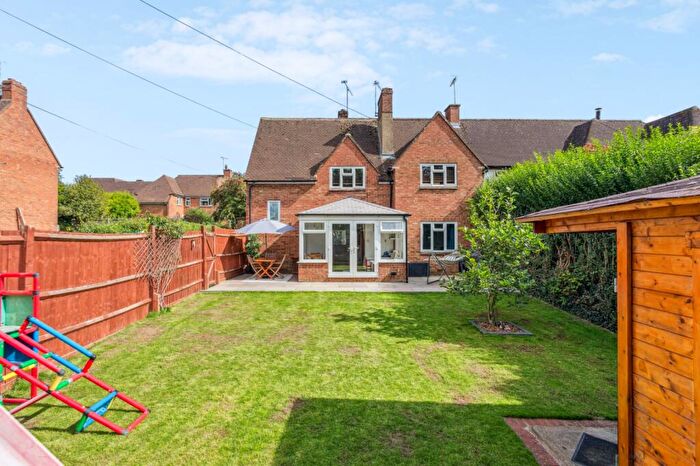 2 Bedroom Apartment For Sale In Hillside Close, Chalfont St. Peter, Buckinghamshire, SL9