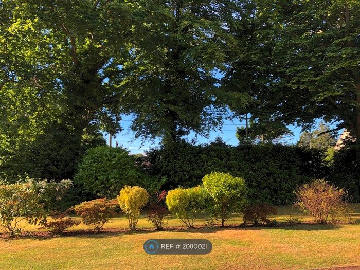 2 Bedroom Flat To Rent In Spencer Court, New Milton, BH25