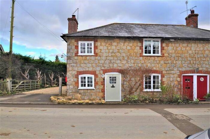 2 Bedroom Cottage To Rent In Chilmington Green, Great Chart, TN23