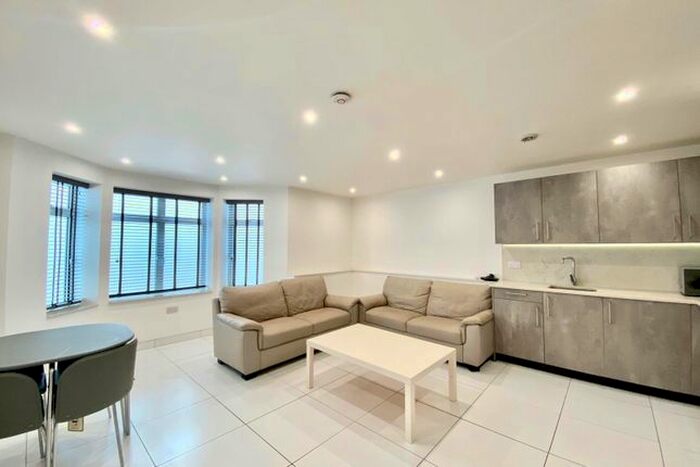 3 Bedroom Flat To Rent In Farnan Road, Streatham, SW16