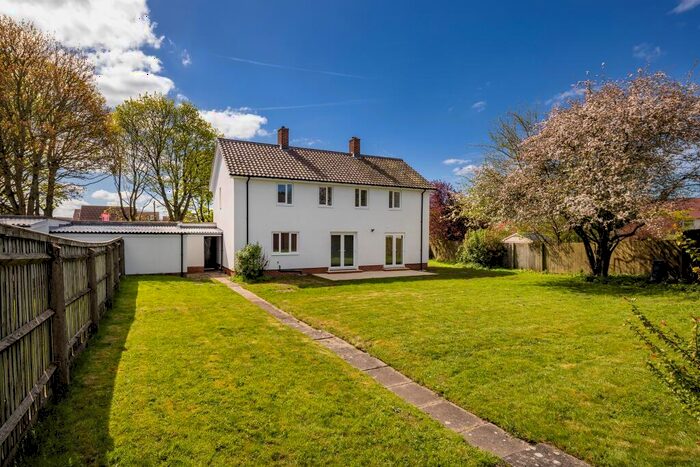 4 Bedroom Detached House For Sale In Marlborough Close, Devizes, SN10