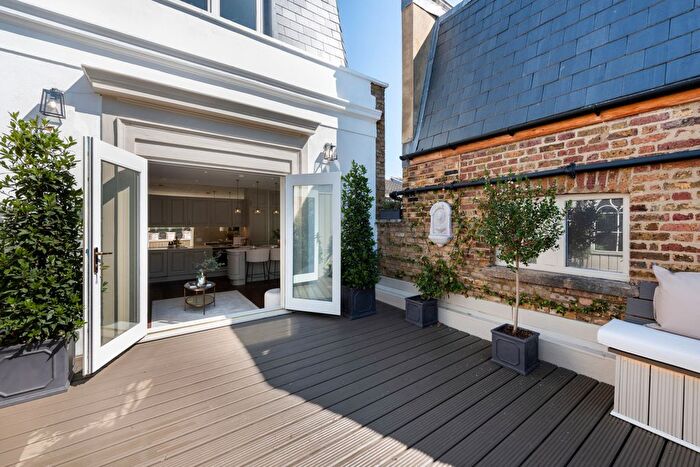 2 Bedroom Flat To Rent In Caroline Walk, Fulham, W6