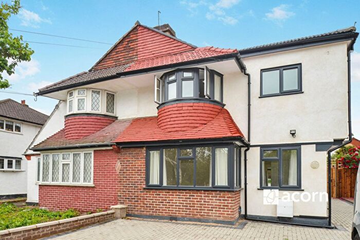 4 Bedroom Semi-Detached House To Rent In Burnt Ash Hill, London, SE12
