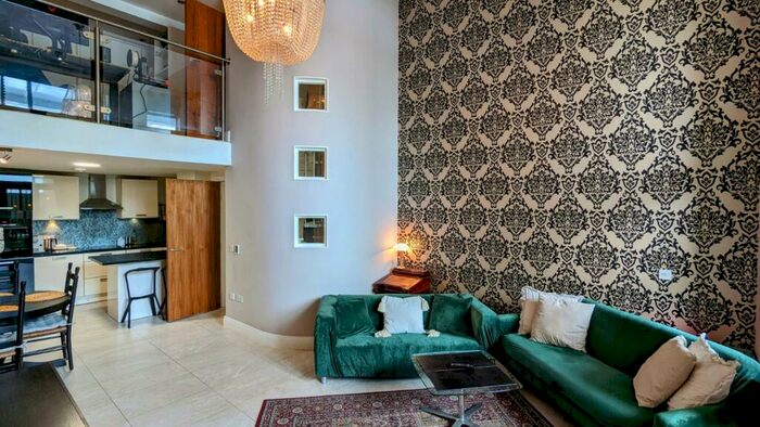 2 Bedroom Apartment To Rent In Empire House, Cardiff Bay, CF10