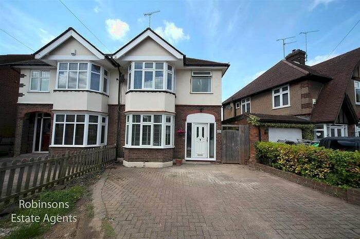 3 Bedroom Semi-Detached House To Rent In Kingsway, Dunstable, LU5