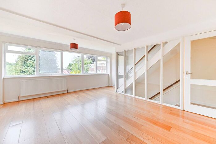 4 Bedroom Property For Sale In Chichele Gardens, East Croydon, Croydon, CR0