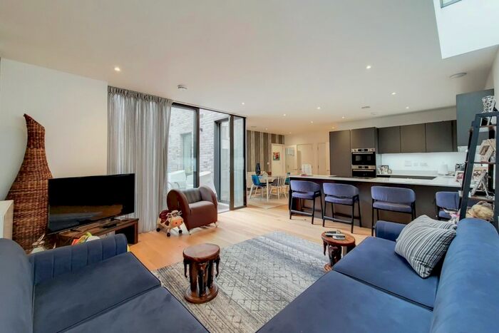 3 Bedroom Town House To Rent In Fergus Street, London, SE10