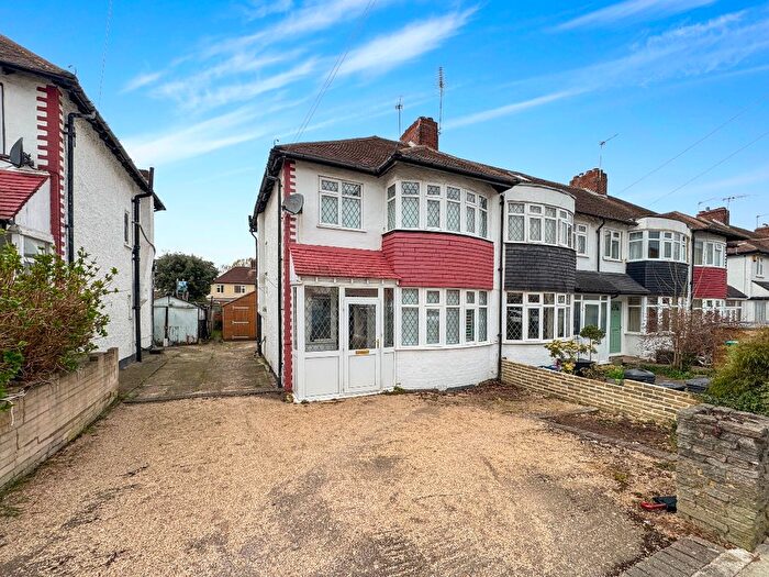 3 Bedroom End Of Terrace House To Rent In Wills Crescent, Whitton, TW3