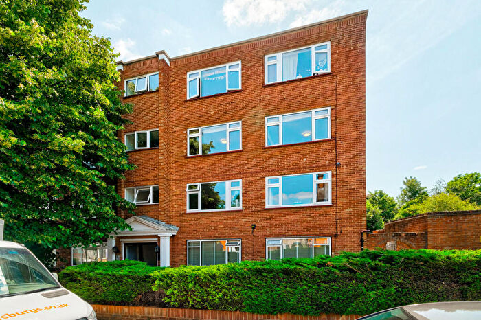 2 Bedroom Apartment For Sale In High Street, Wanstead, E11