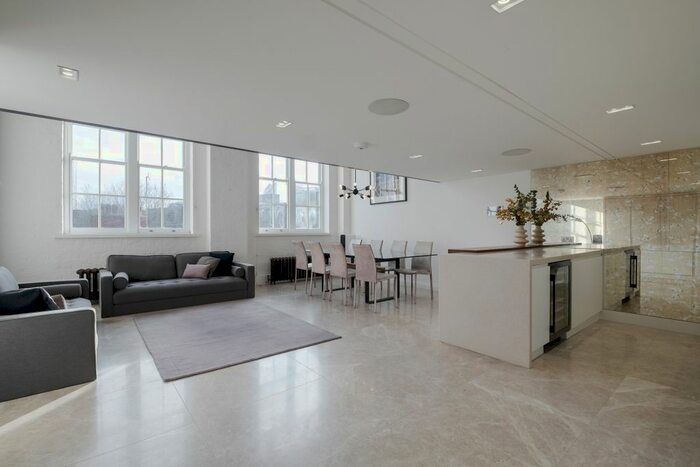 2 Bedroom Flat To Rent In Westminster Bridge Road, London, SE1