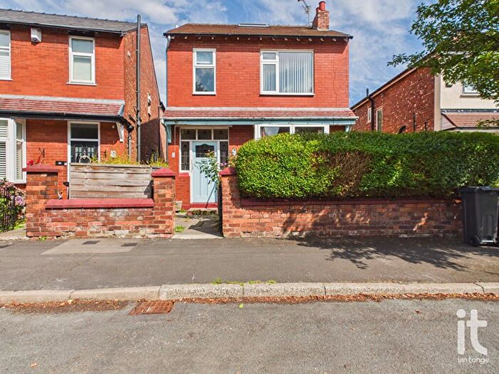 3 Bedroom Detached House For Sale In Torquay Grove, Woodsmoor, Stockport, SK2