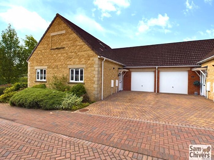 3 Bedroom Link Detached House For Sale In Mendip Gardens, Holcombe, BA3