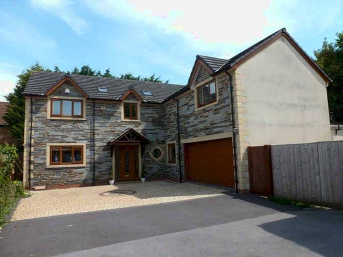 5 Bedroom Detached House To Rent In Willow Close, St Georges, BS22