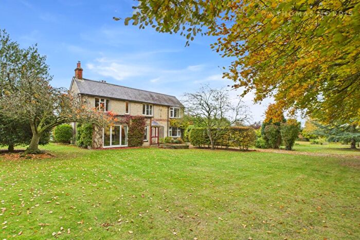 4 Bedroom Detached House For Sale In Newmarket Road, Royston, Cambridgeshire, SG8