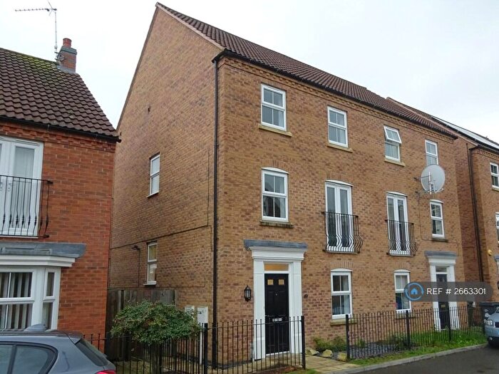 4 Bedroom Semi-Detached House To Rent In Lothian Way, Sleaford, NG34