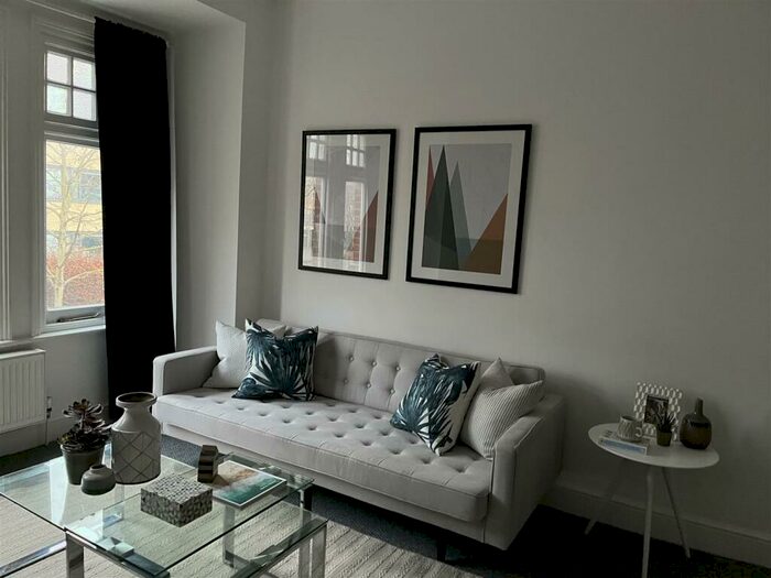 2 Bedroom Flat To Rent In Lyndhurst Way, London, SE15