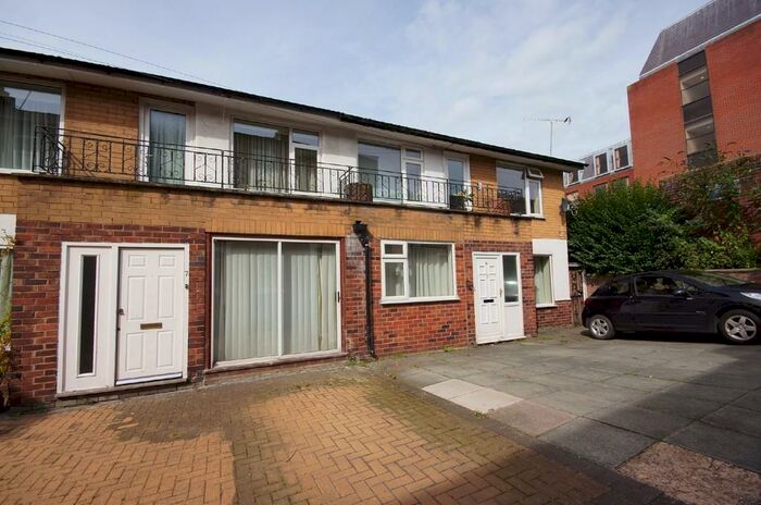 2 Bedroom Flat To Rent In Blackfriars, Chester, Cheshire, CH1