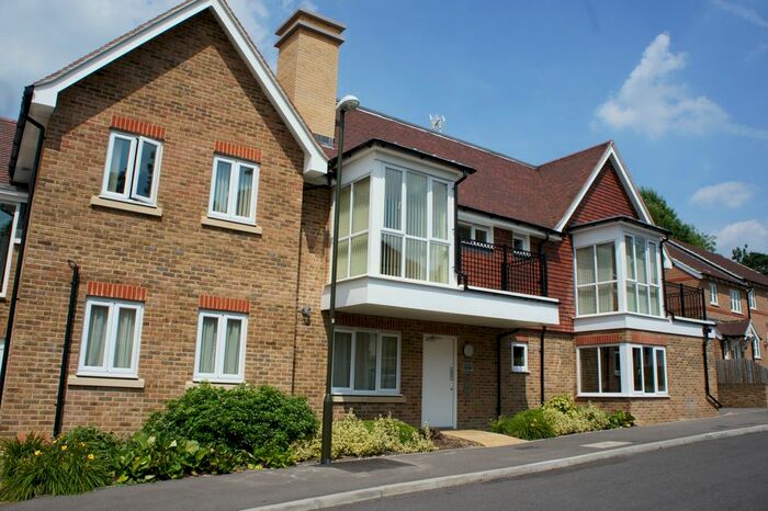 2 Bedroom Flat To Rent In Stone Court, Worth, West Sussex, RH10