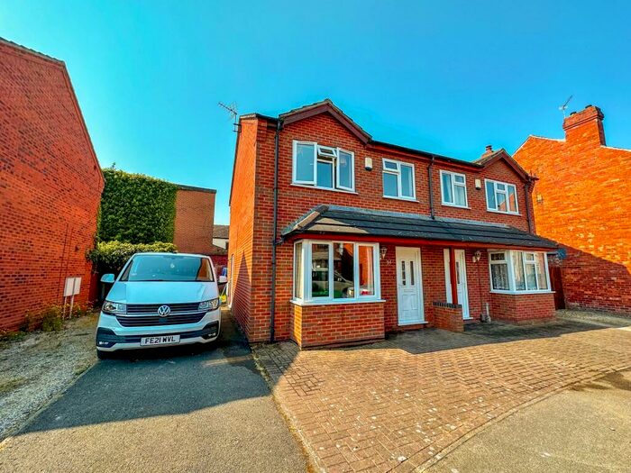 3 Bedroom Semi-Detached House To Rent In Smith Street, Lincoln, LN5