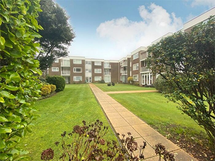 2 Bedroom Flat To Rent In Needles Court, Rookliff Way, Milford On Sea, SO41