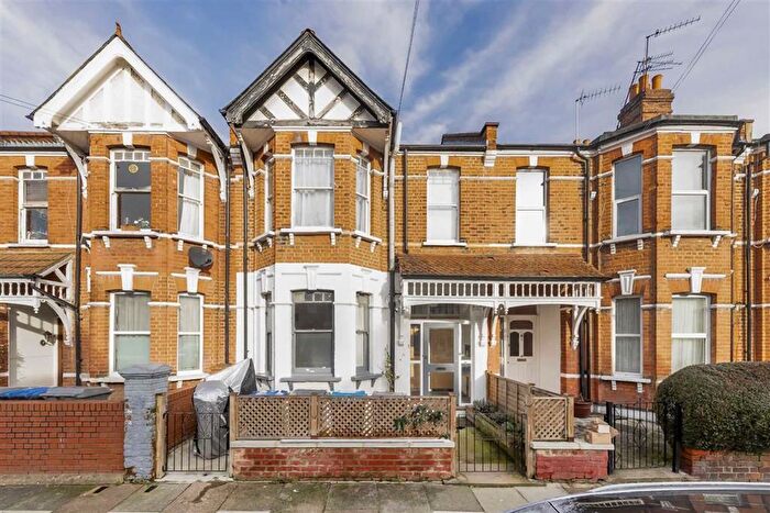 3 Bedroom Maisonette To Rent In Newton Road, Cricklewood, NW2