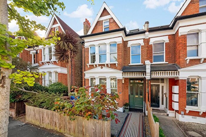 2 Bedroom Apartment For Sale In Wyneham Road, Herne Hill, SE24