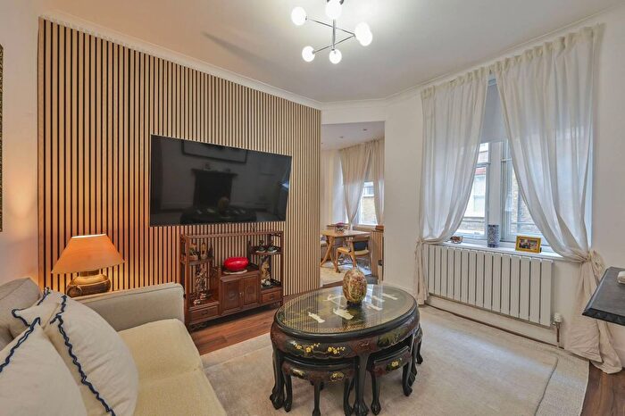 1 Bedroom Flat For Sale In Ashburnham Road, Chelsea, London, SW10