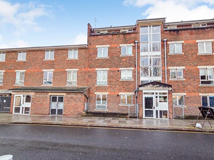 2 Bedroom Apartment For Sale In Church Road, London, N17