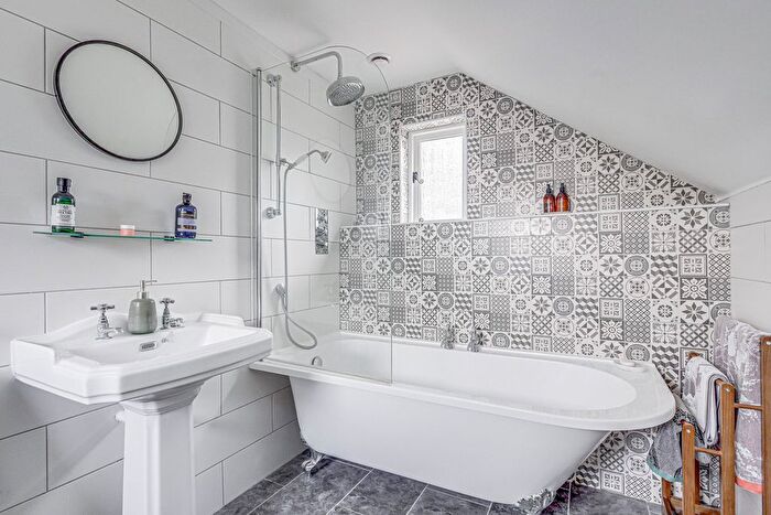 3 Bedroom Semi-Detached House For Sale In Pear Tree Cottages, Southend-On-Sea, SS3