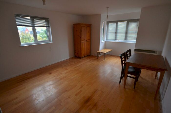 Studio To Rent In Pound Lane, London, NW10