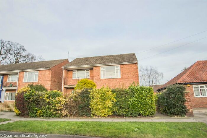 2 Bedroom Flat To Rent In Woodlands Grove, York, YO31