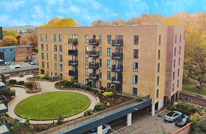 2 Bedroom Flat For Sale In Dacourm Way, Hemel Hempstead, HP1