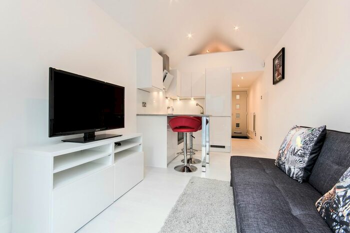 Studio To Rent In Cholmley Terrace, Portsmouth Road, Thames Ditton, Surrey, KT7