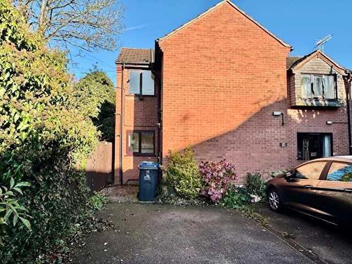 2 Bedroom Semi-Detached House For Sale In Browns Orchard, Grimsby, DN32