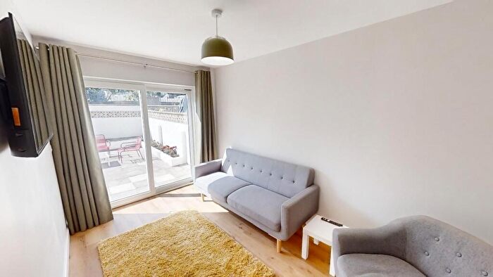 4 Bedroom Semi-Detached House To Rent In Clovelly Close, Bristol, BS5