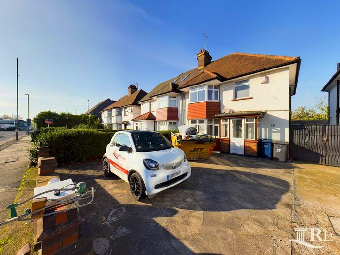 3 Bedroom Semi-Detached House To Rent In The Vale, London, NW11