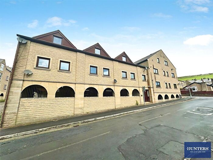 2 Bedroom Flat For Sale In Butlers View Boothtown, Halifax, HX3
