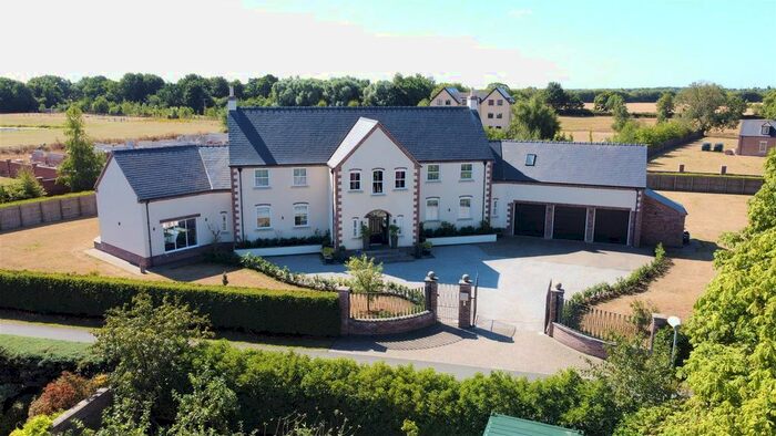 5 Bedroom Detached House For Sale In The Fairways, Torksey, LN1