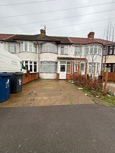 4 Bedroom Semi-Detached House To Rent In Laburnum Grove, Southall, UB1