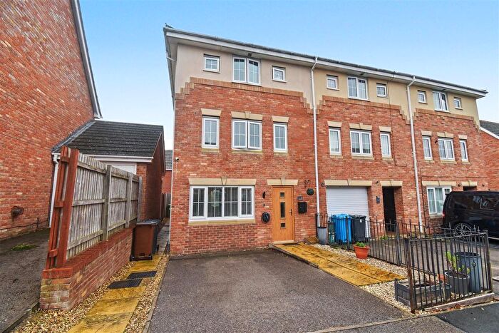 4 Bedroom Town House For Sale In Stirling Close, Corby, NN18