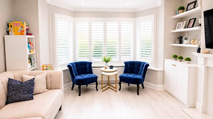 3 Bedroom Semi Detached House For Sale In Thornbury Gardens, Borehamwood, WD6