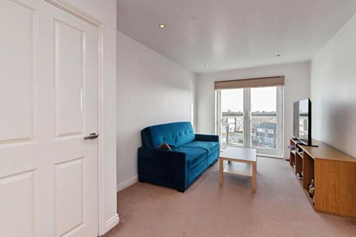1 Bedroom Flat For Sale In Dock Road, Tilbury, RM18