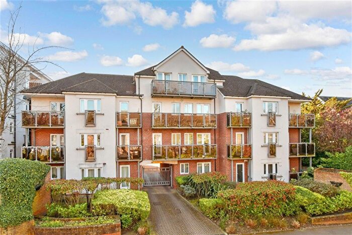 2 Bedroom Flat For Sale In Eaton Road, Sutton, Surrey, SM2
