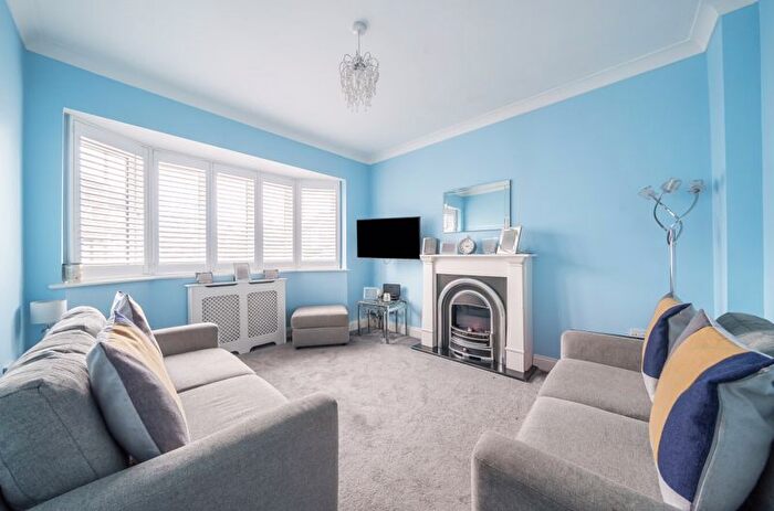 3 Bedroom Terraced House For Sale In Sparrows Lane, London, SE9