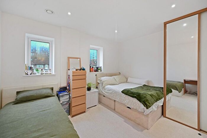 1 Bedroom Flat For Sale In Mozart Gardens, Acton, W3