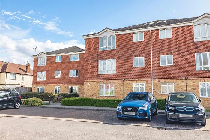 2 Bedroom Flat For Sale In Patricia Close, Slough, SL1
