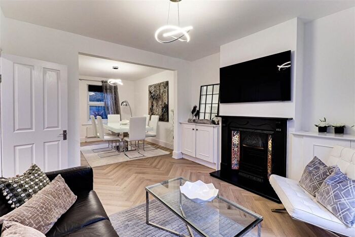 3 Bedroom Property To Rent In Josephs Road, Guildford, GU1